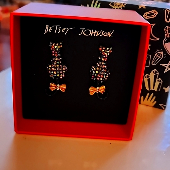 NWT Betsey Johnson Black Cat w Irridescent Pavé Rhinestones & Gold Bows on Tails - Picture 2 of 2